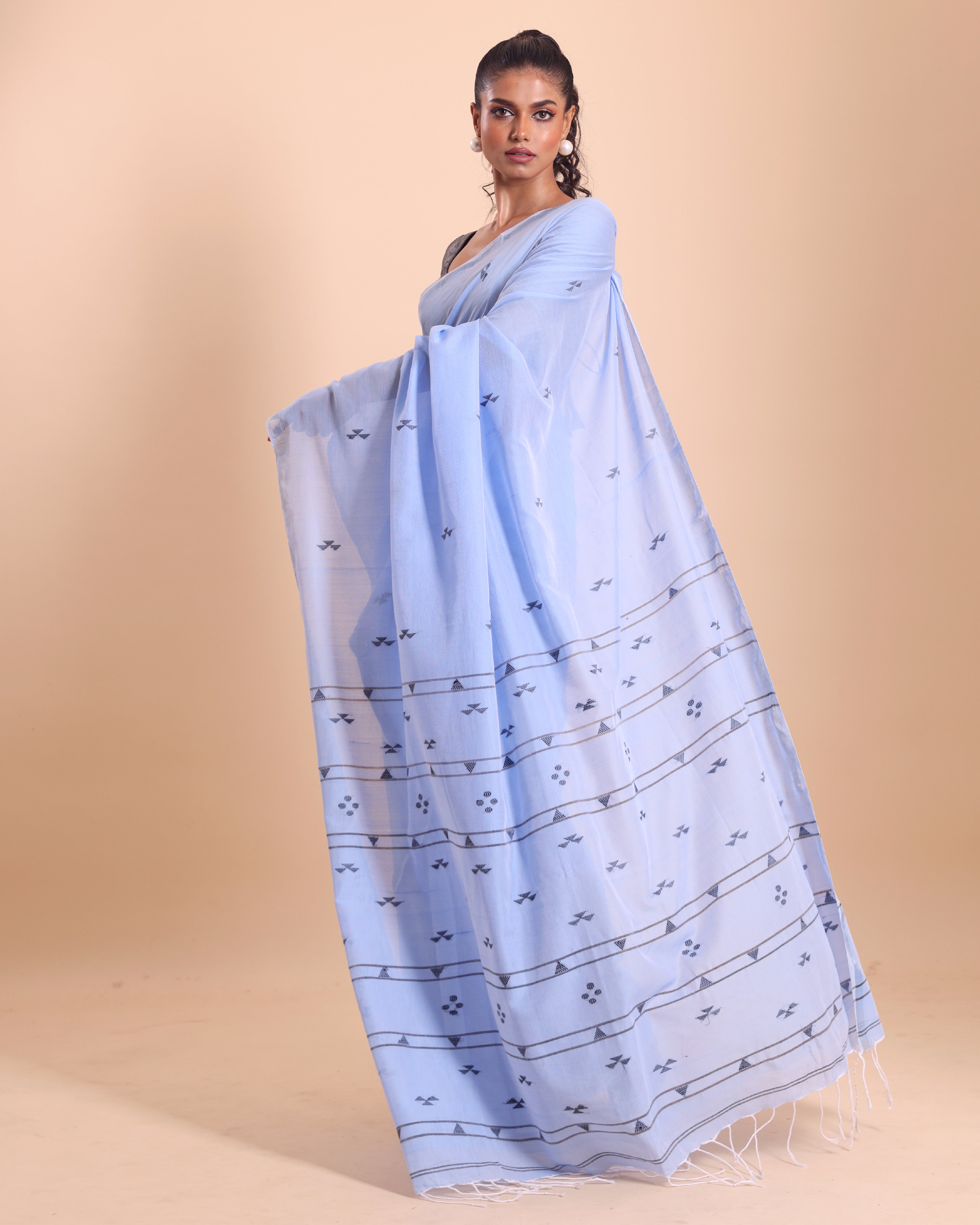Handloom Cotton Pakhiralay Jamdani Saree - Powder Blue