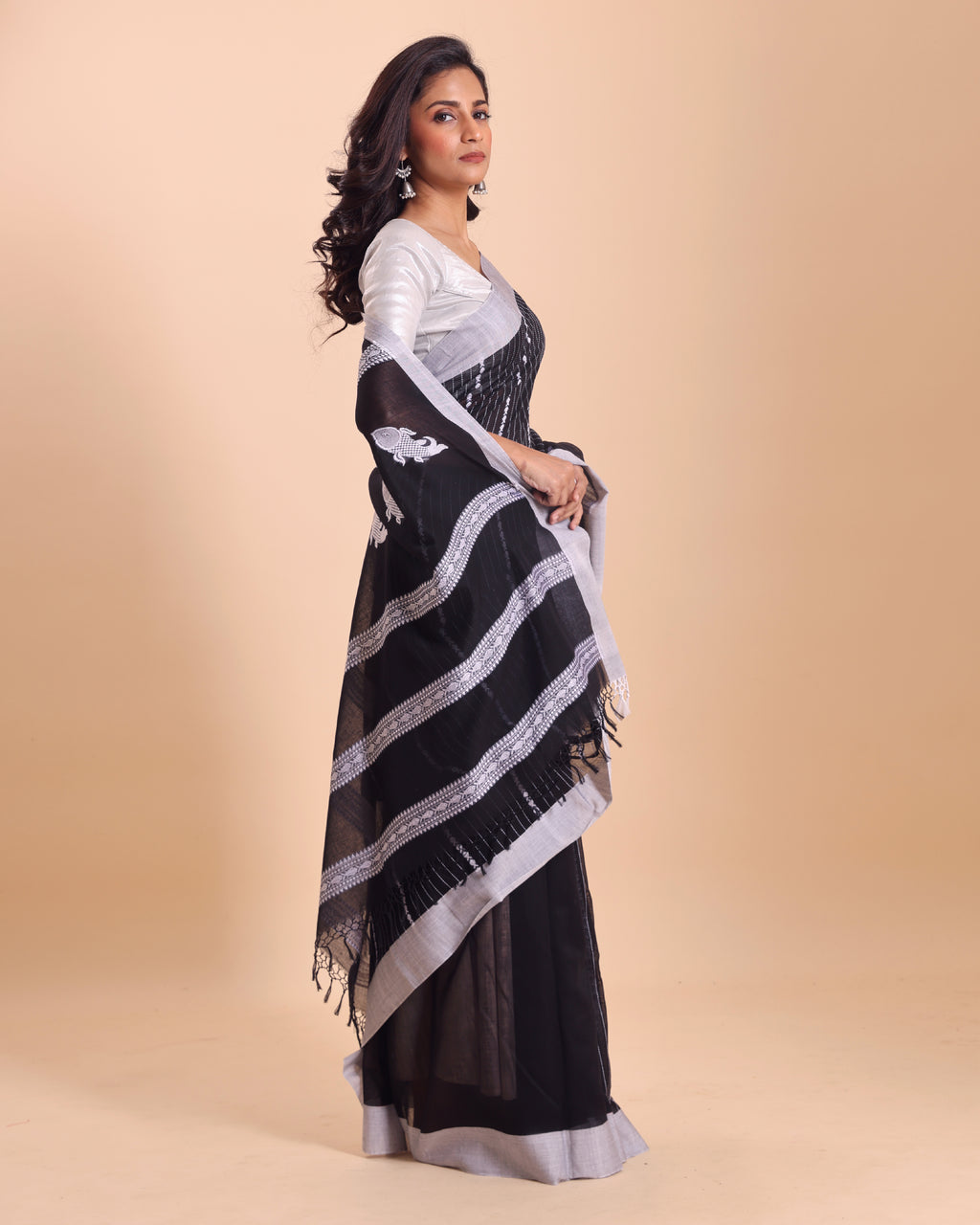 Handloom Fish Chain Jamdani Saree - Black