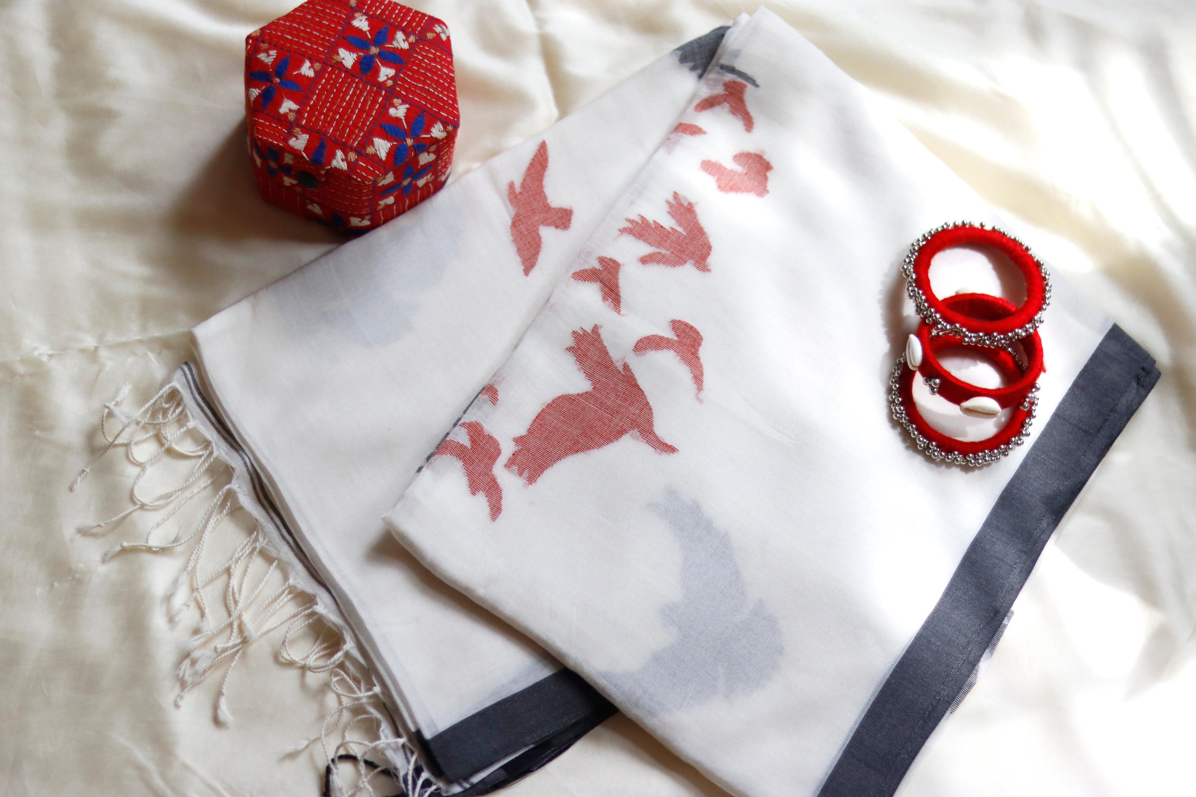 Handloom Cotton Happy Bird Jamdani Saree - Off White